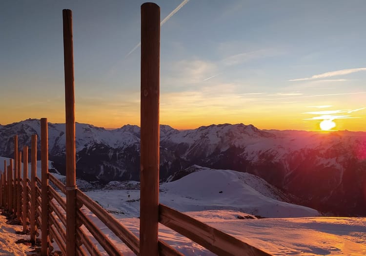 Le ski au coucher de soleil